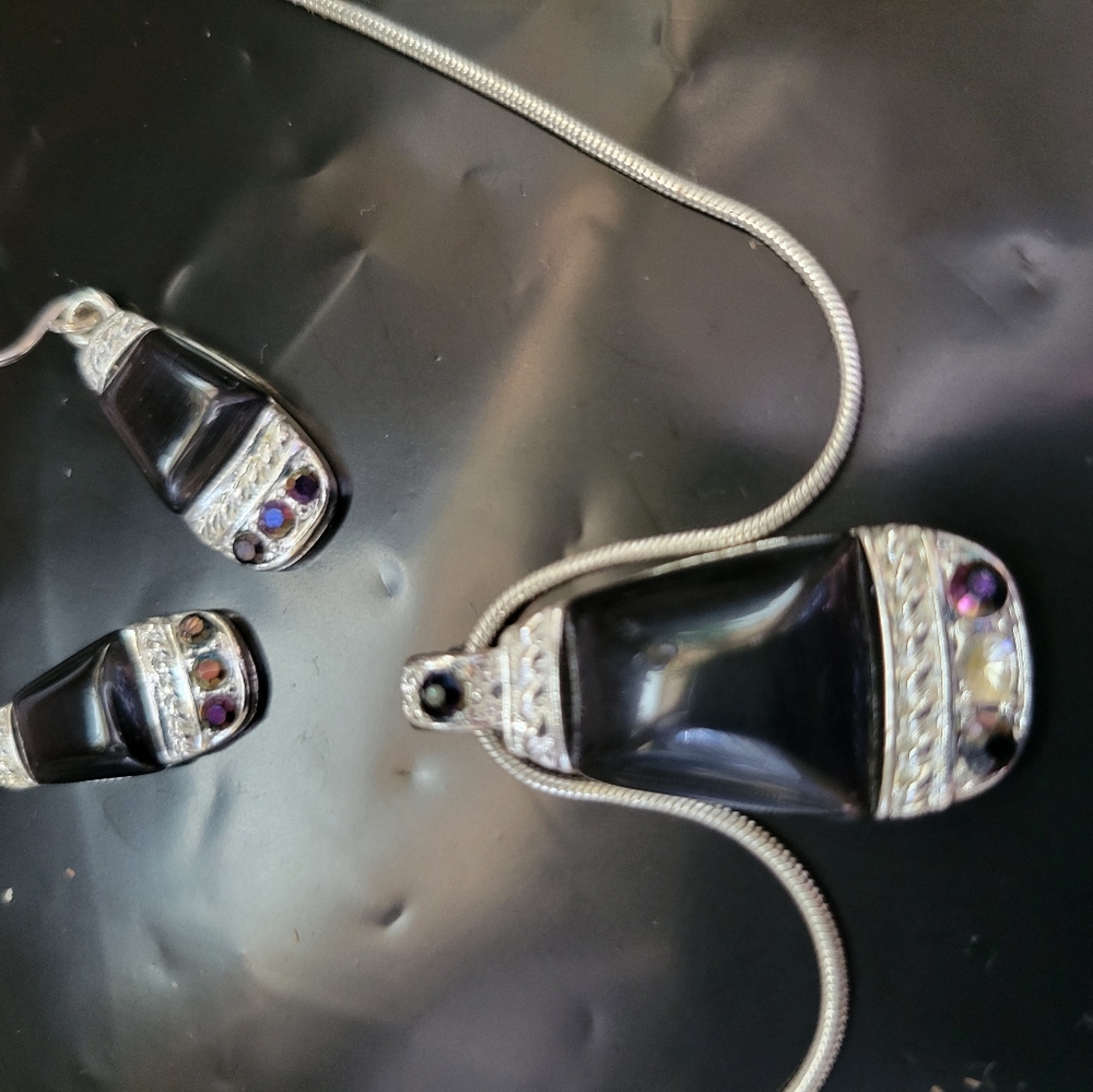 Woman's 18" necklace (adjustable to longer) & matching earrings $35